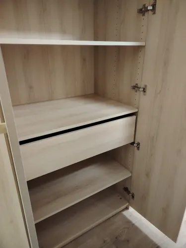 Сборка и установка настенной вешалки
